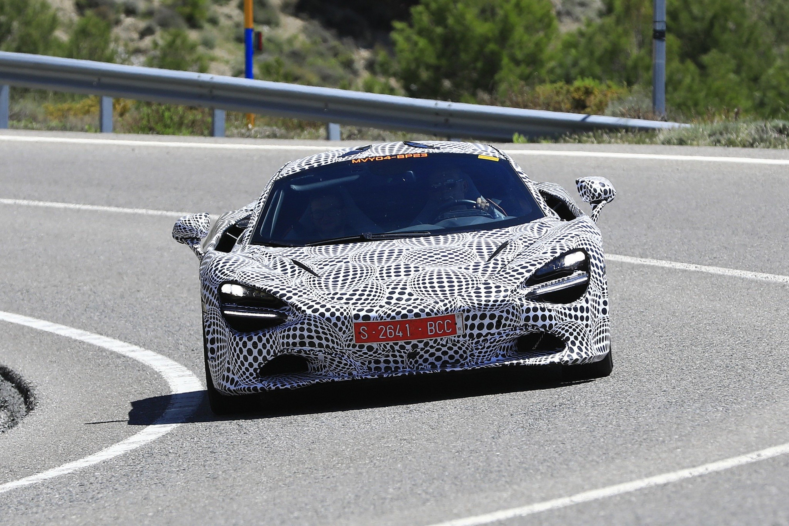 McLaren: avvistata la prima supercar ibrida [Foto spia]