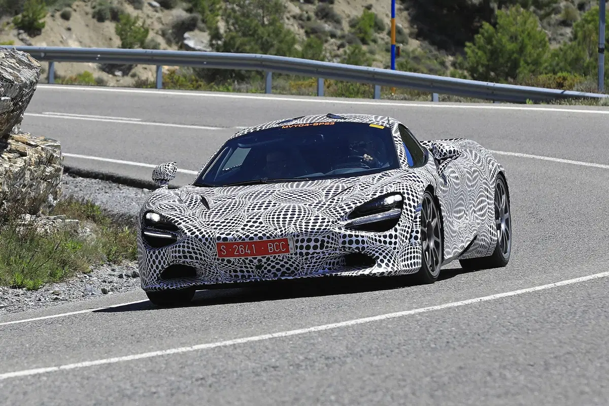 McLaren: avvistata la prima supercar ibrida [Foto spia] (8)