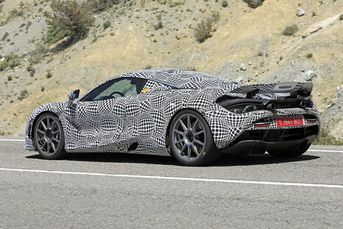 McLaren: avvistata la prima supercar ibrida [Foto spia] (7)