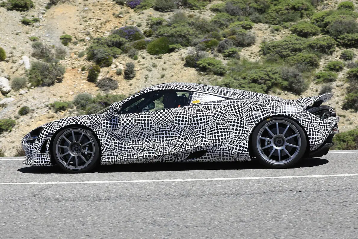 McLaren: avvistata la prima supercar ibrida [Foto spia] (2)