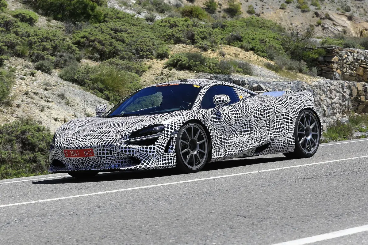 McLaren: avvistata la prima supercar ibrida [Foto spia] (6)
