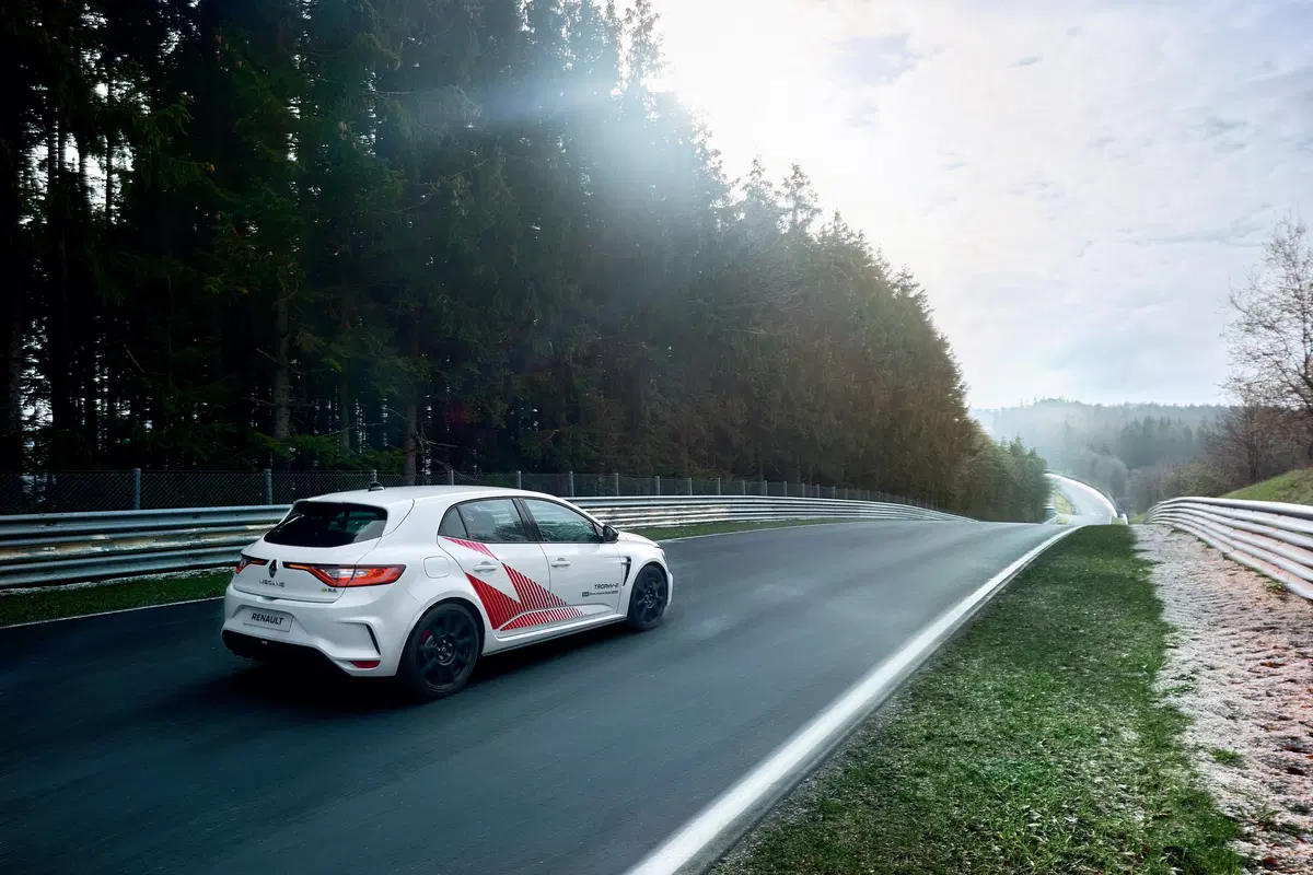 Megane R.S Trophy-R, la francese si riprende il record al Ring [Video] (2)