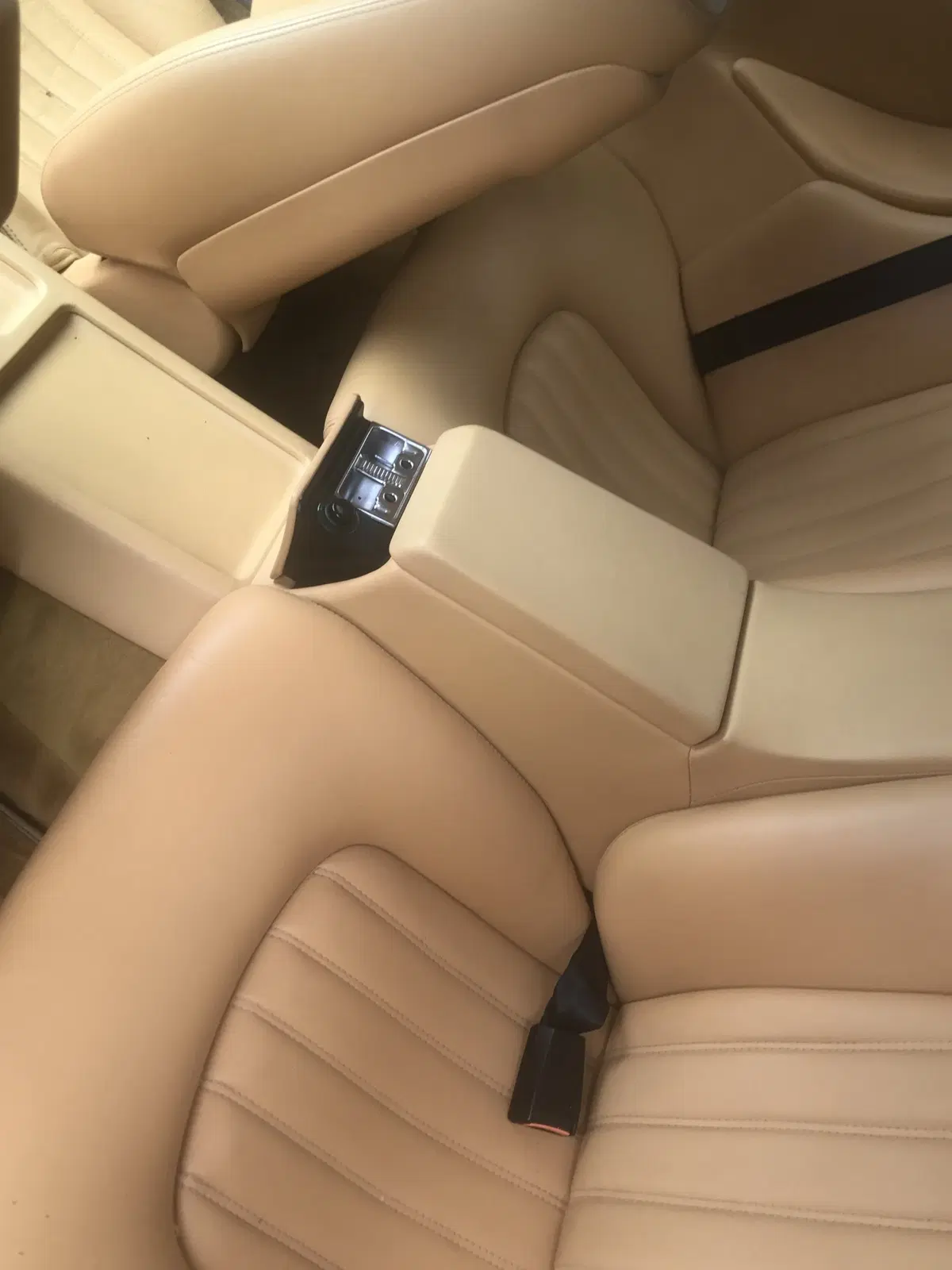 Ferrari, abbandonate in un campo 11 auto storiche  (2)