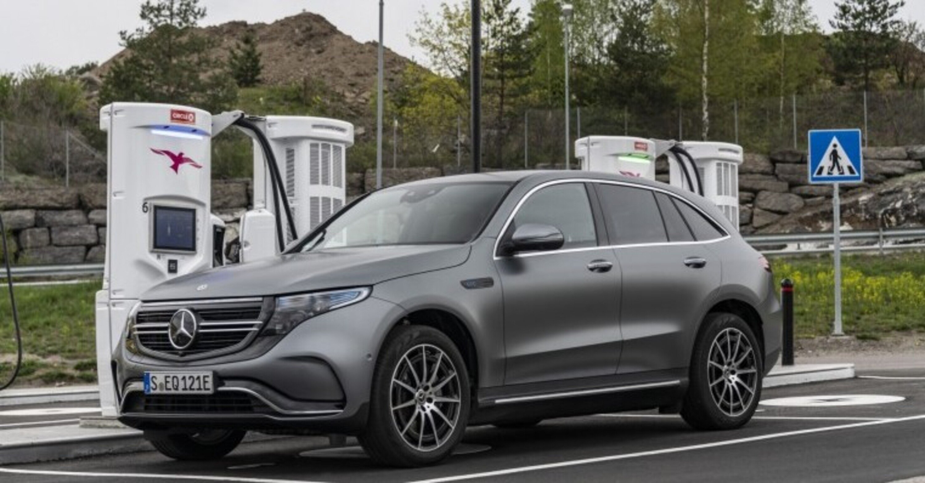 Mercedes estende la gamma auto business 2019: pi&ugrave; connettivit&agrave; e sicurezza col diesel ibrido PHEV