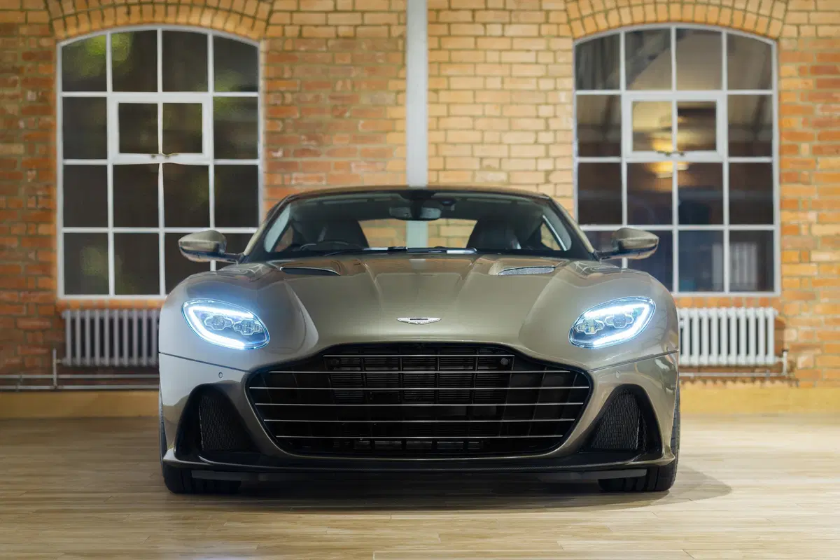 Aston Martin DBS Superleggera, l'edizione speciale dedicata a James Bond (2)