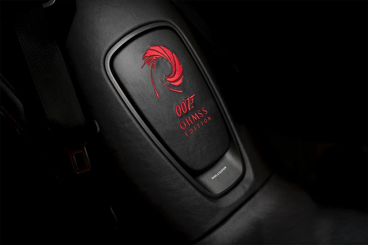 Aston Martin DBS Superleggera, l'edizione speciale dedicata a James Bond (10)