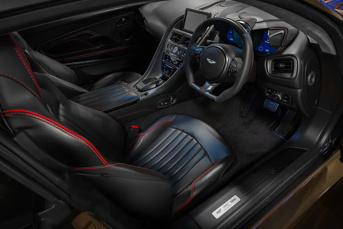 Aston Martin DBS Superleggera, l'edizione speciale dedicata a James Bond (13)