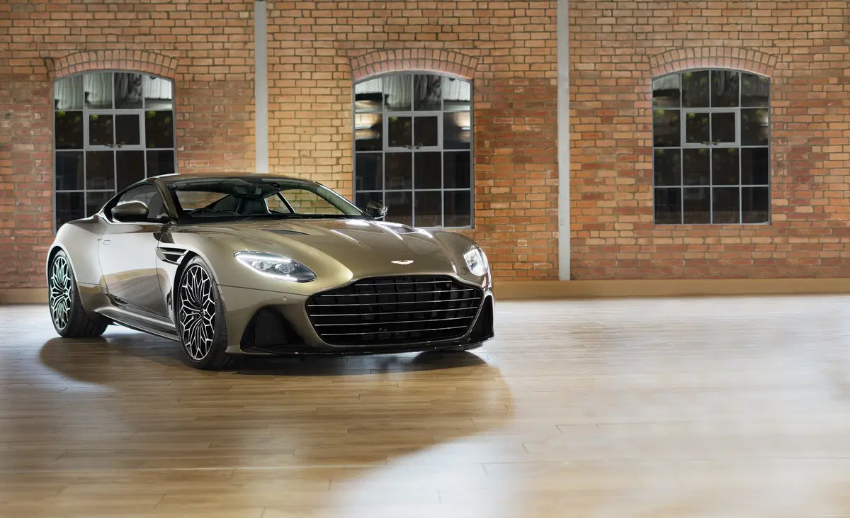 Aston Martin DBS Superleggera, l'edizione speciale dedicata a James Bond (17)