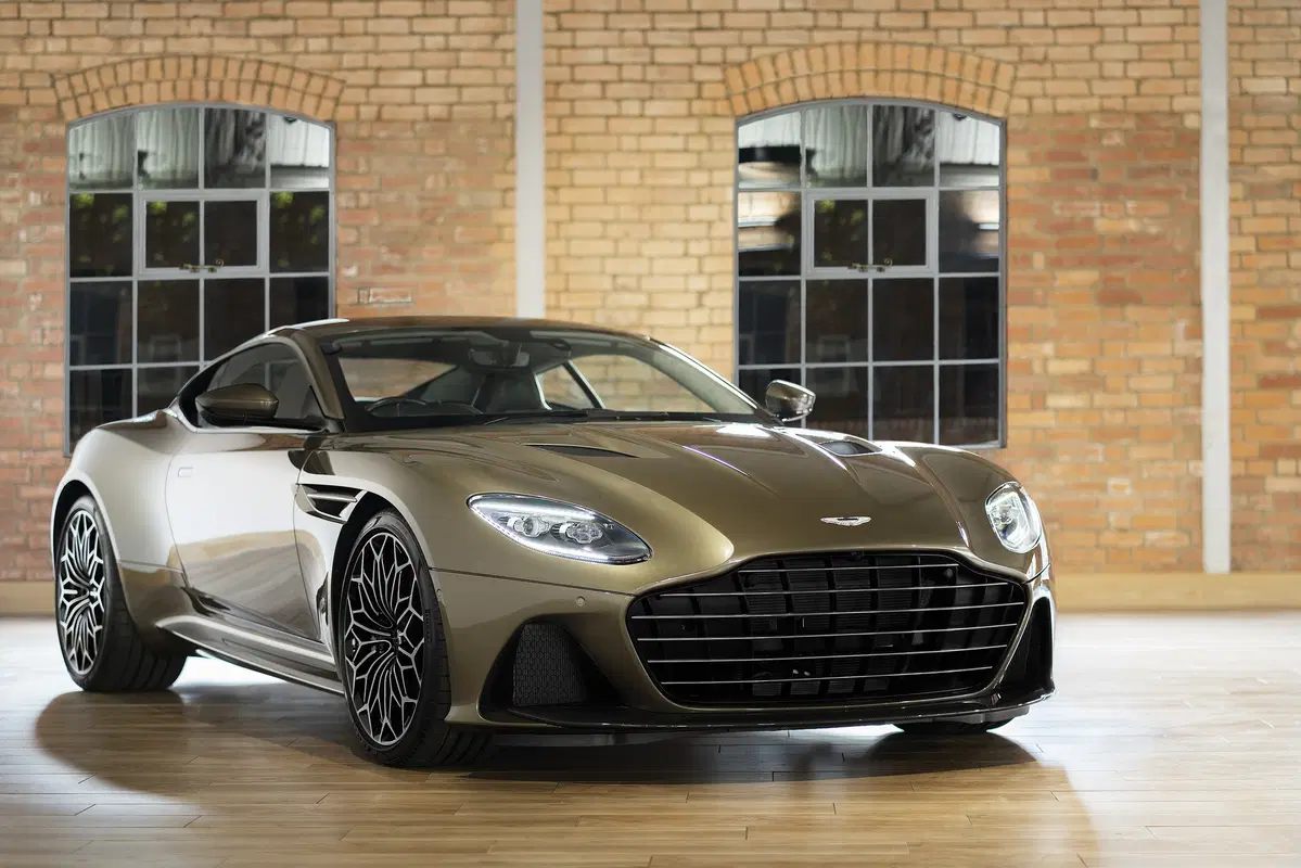 Aston Martin DBS Superleggera, l'edizione speciale dedicata a James Bond (18)