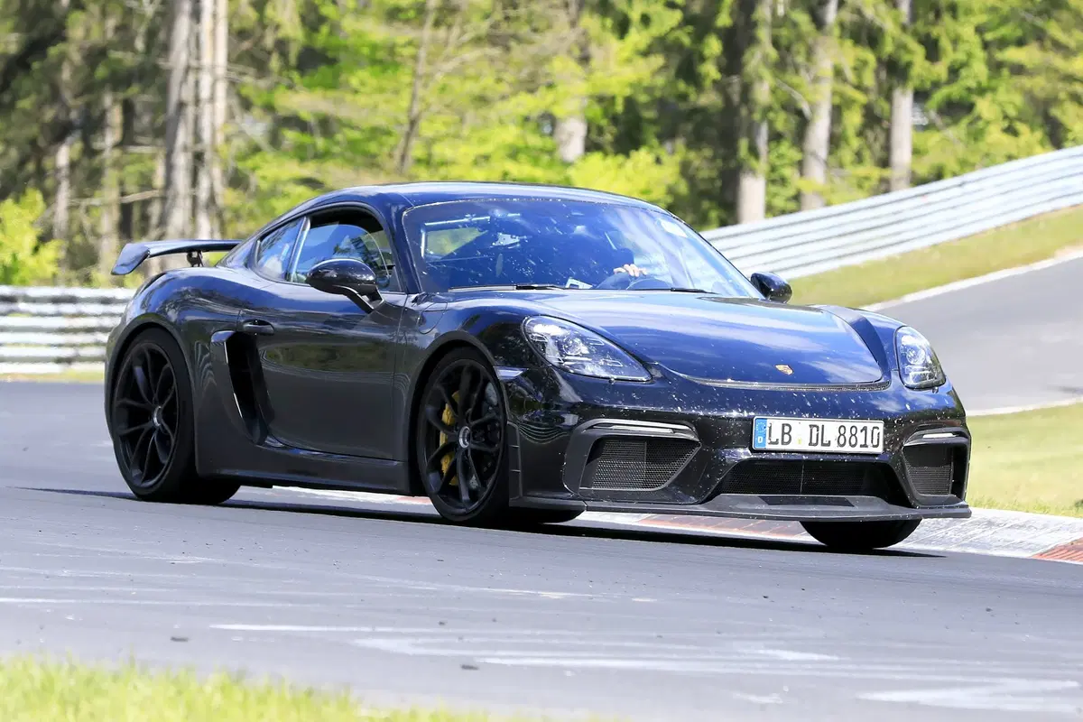 Porsche 718 Cayman GT4: eccola al Nürburgring [Foto spia] (5)