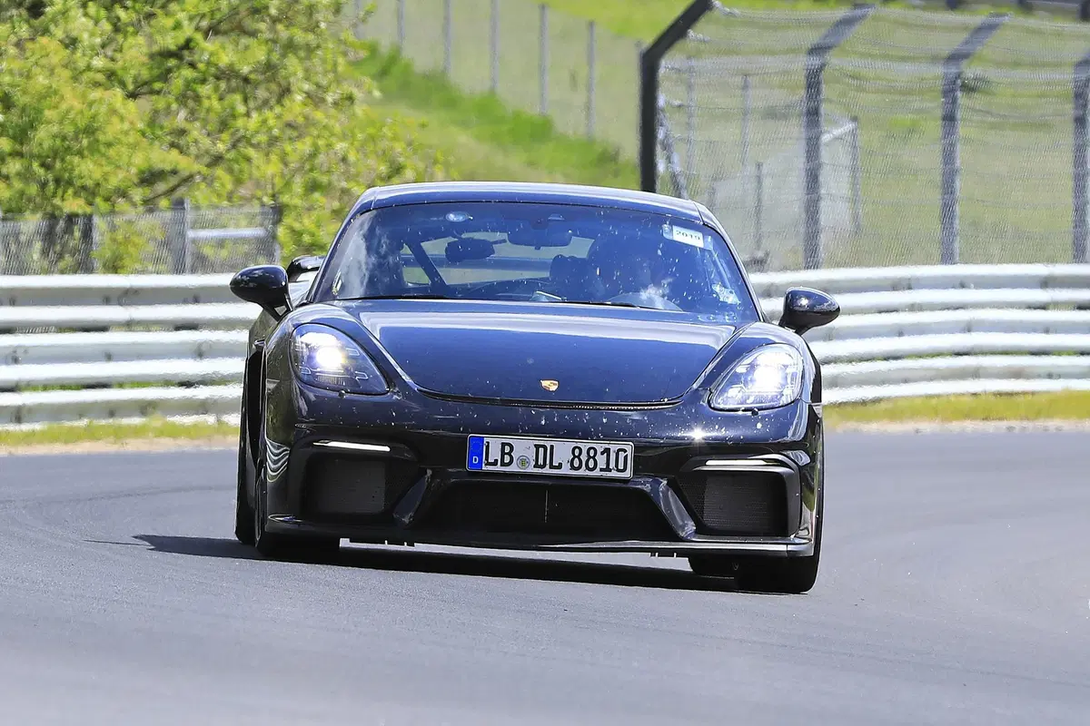 Porsche 718 Cayman GT4: eccola al Nürburgring [Foto spia] (7)