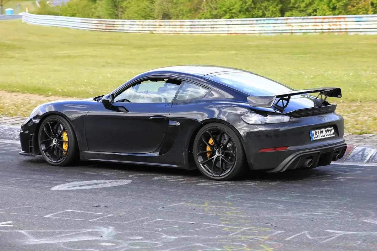 Porsche 718 Cayman GT4: eccola al Nürburgring [Foto spia] (13)