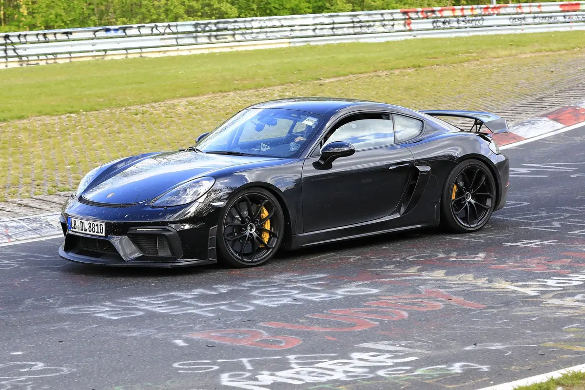 Porsche 718 Cayman GT4: eccola al Nürburgring [Foto spia] (15)