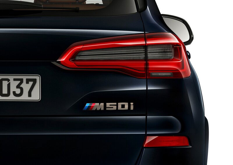 V8 da 530 CV per il nuovo SUV BMW X5 M50i