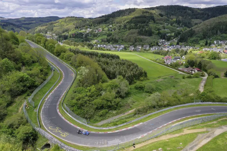 Sono iniziati i test del prototipo elettrico Volkswagen ID.R al Nurburgring