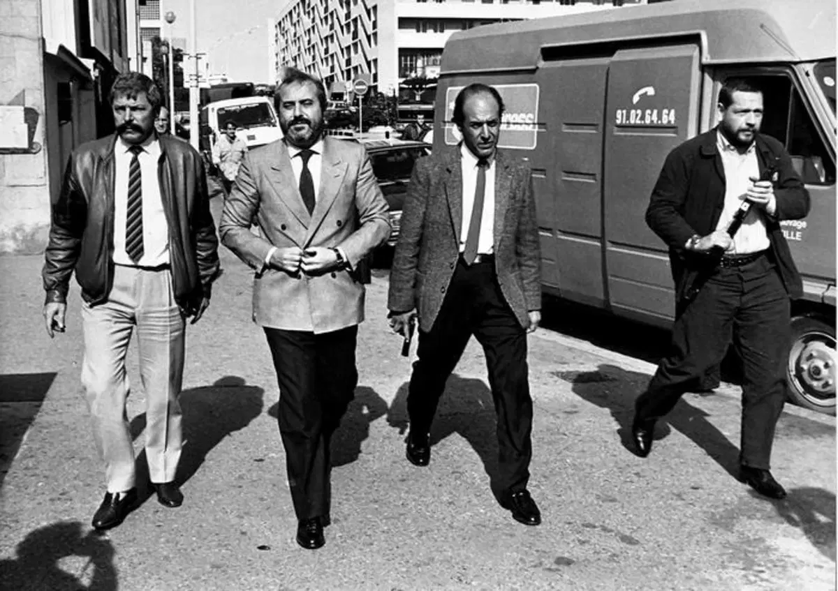 Strage di Capaci, il guard rail rosso, il monumento e le Fiat Croma in ricordo di Giovanni Falcone (16)