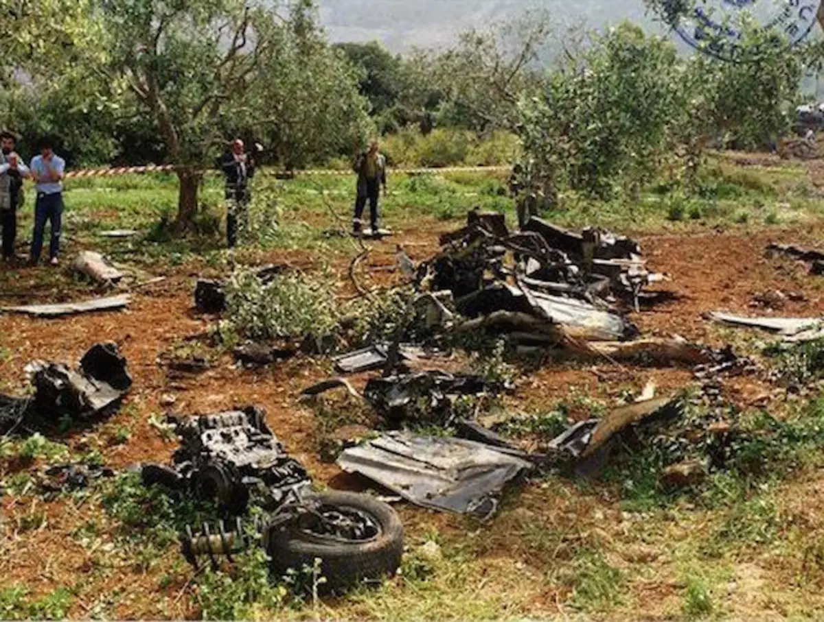 Strage di Capaci, il guard rail rosso, il monumento e le Fiat Croma in ricordo di Giovanni Falcone (24)