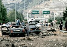 Strage di Capaci, il guard rail rosso, il monumento e le Fiat Croma in ricordo di Giovanni Falcone