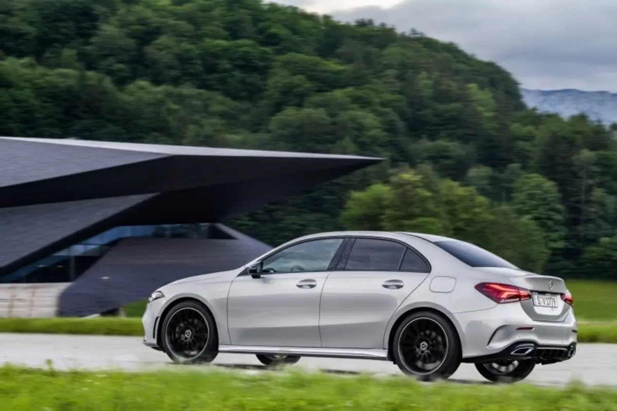 Nuova M-B V177 Sedan: la Classe A diventa vera berlina Mercedes [video] (2)