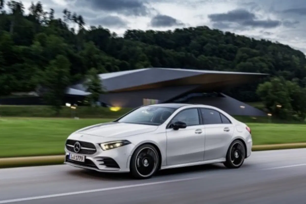 Nuova M-B V177 Sedan: la Classe A diventa vera berlina Mercedes [video] (4)