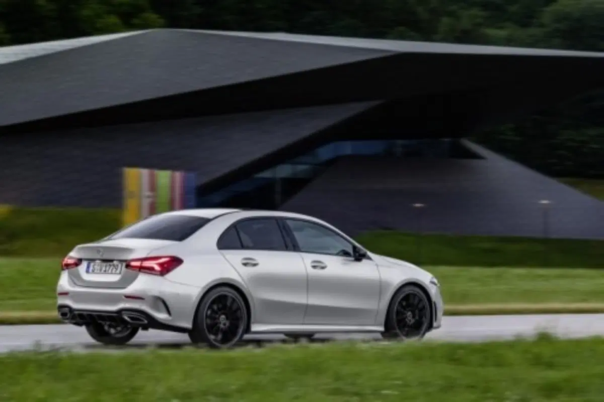 Nuova M-B V177 Sedan: la Classe A diventa vera berlina Mercedes [video] (11)