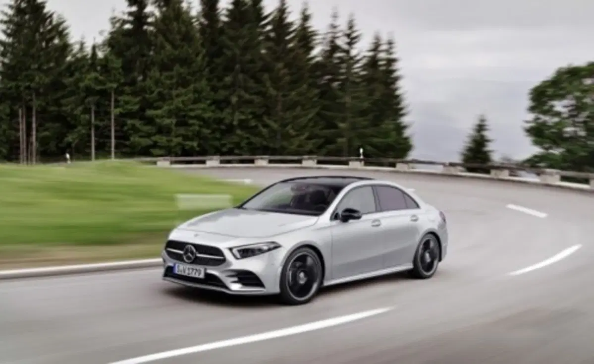 Nuova M-B V177 Sedan: la Classe A diventa vera berlina Mercedes [video] (10)