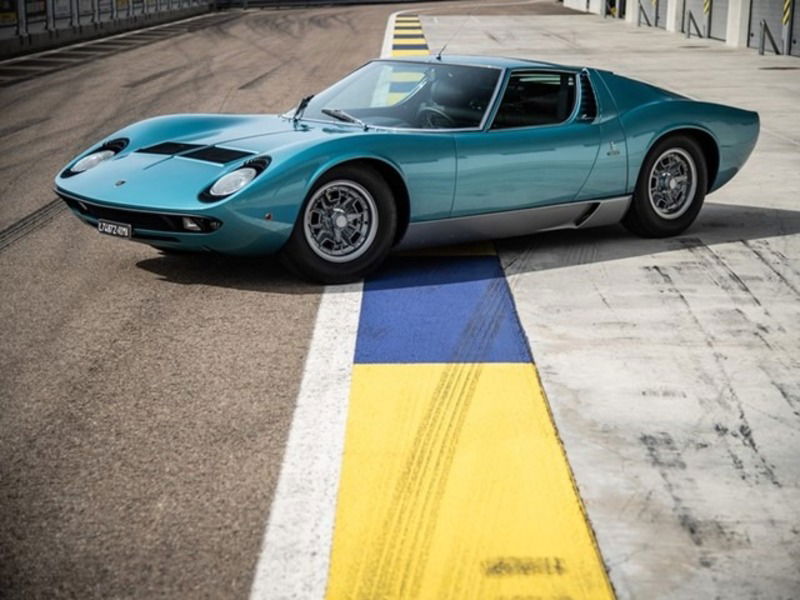 Lambo Miura P400 S ex Little Tony al Concorso Eleganza Villa d&rsquo;Este, ma la BMW 507 di Elvis col V8..