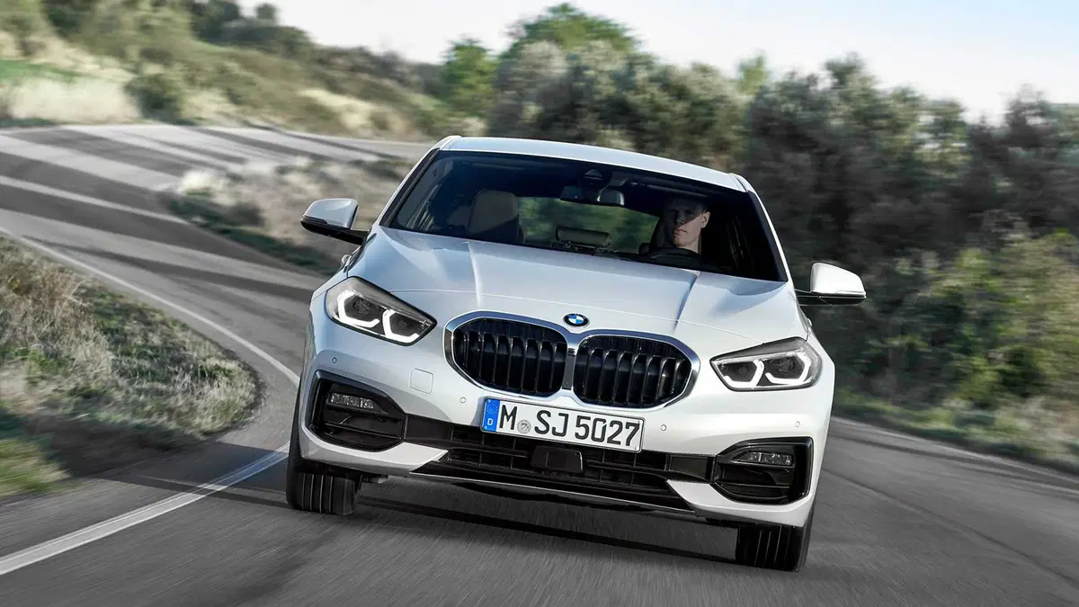 BMW Serie 1 2019, ecco quella a trazione anteriore  (12)
