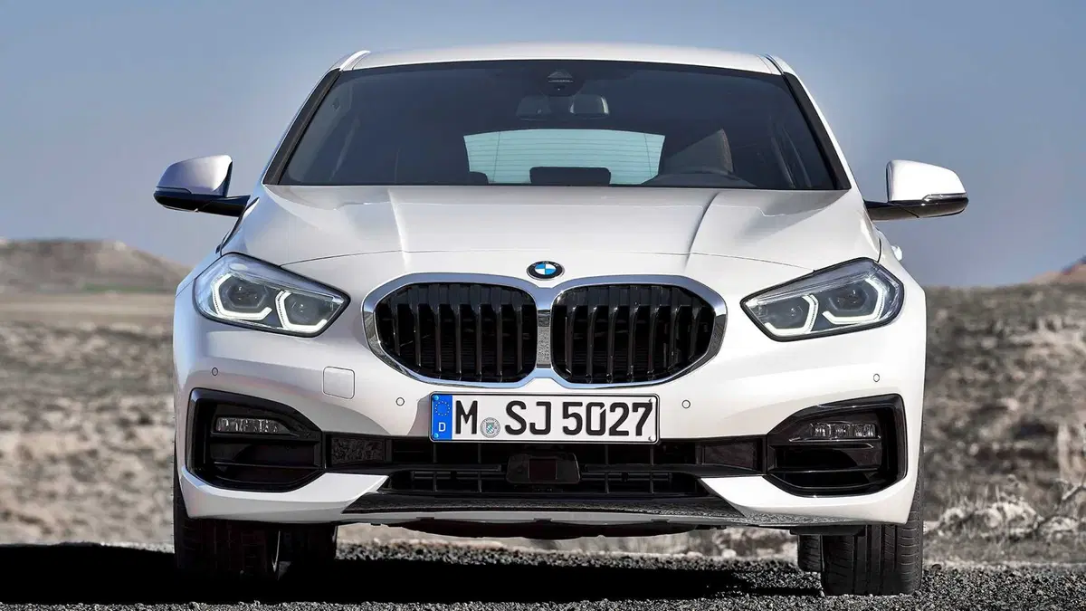 BMW Serie 1 2019, ecco quella a trazione anteriore  (14)