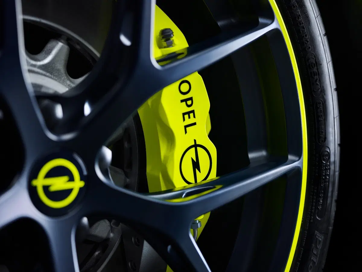 Opel Zafira O-Team: tuning speciale per i 120 anni (9)