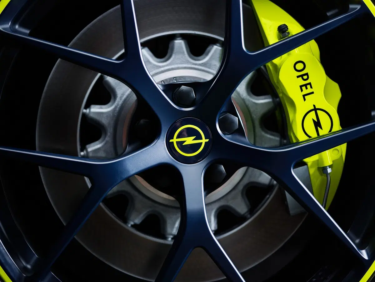 Opel Zafira O-Team: tuning speciale per i 120 anni (3)