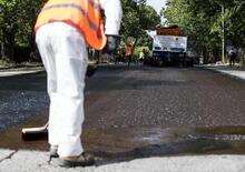 Roma: addio buche? Asfalto in plastica riciclata più resistente del 250%