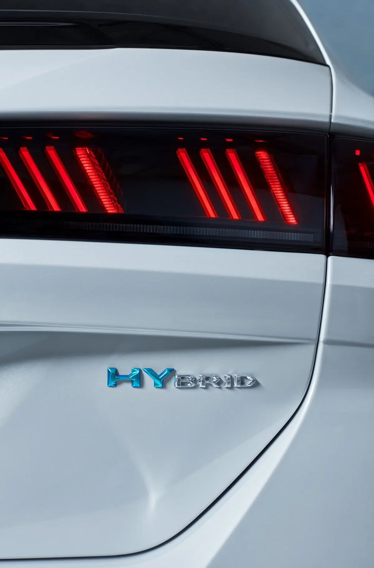 Peugeot 508 HYbrid: plug-in da 225 CV e 40 km di autonomia (3)