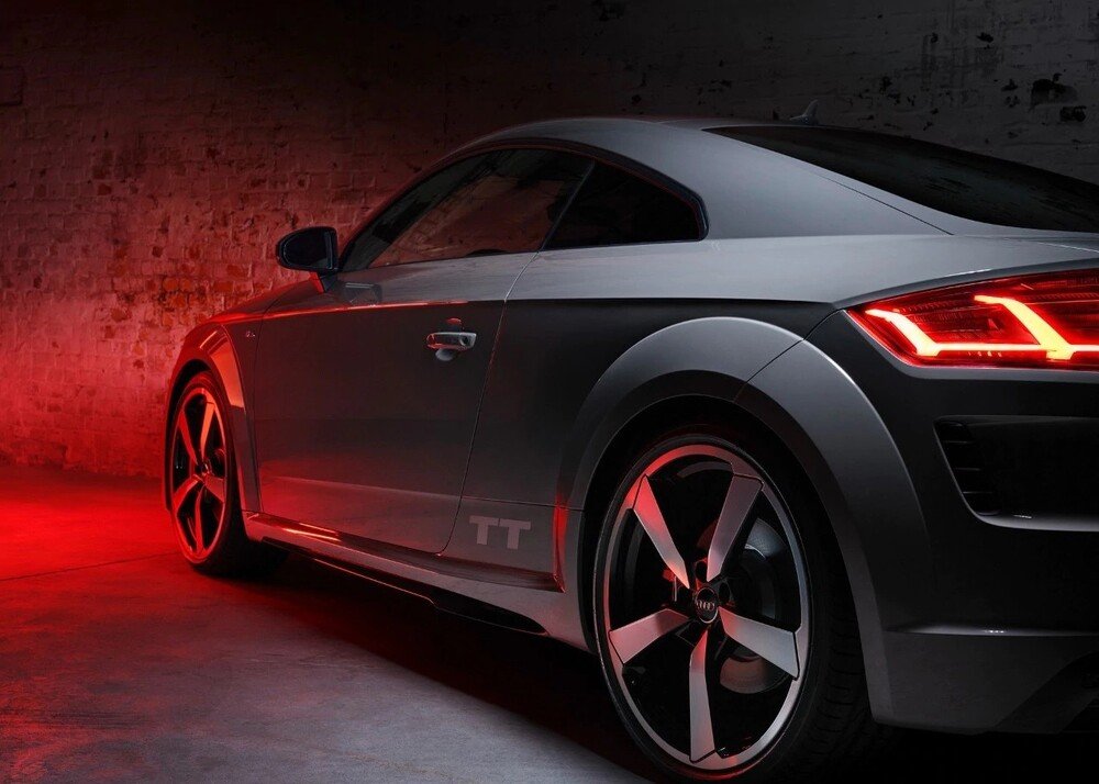 Audi TT Quantum Grey: colorazione grigio opaco