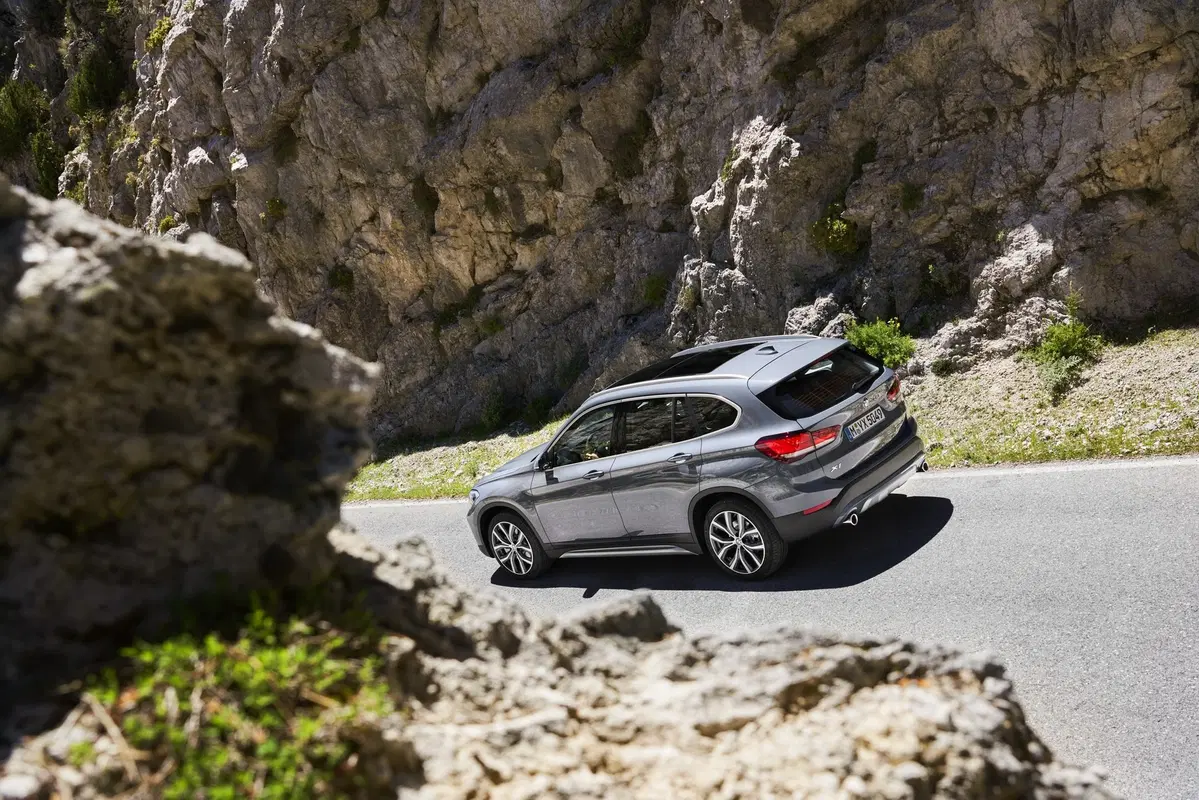 BMW X1 2019: il SUV diventa ibrido plug-in [Foto e video] (13)