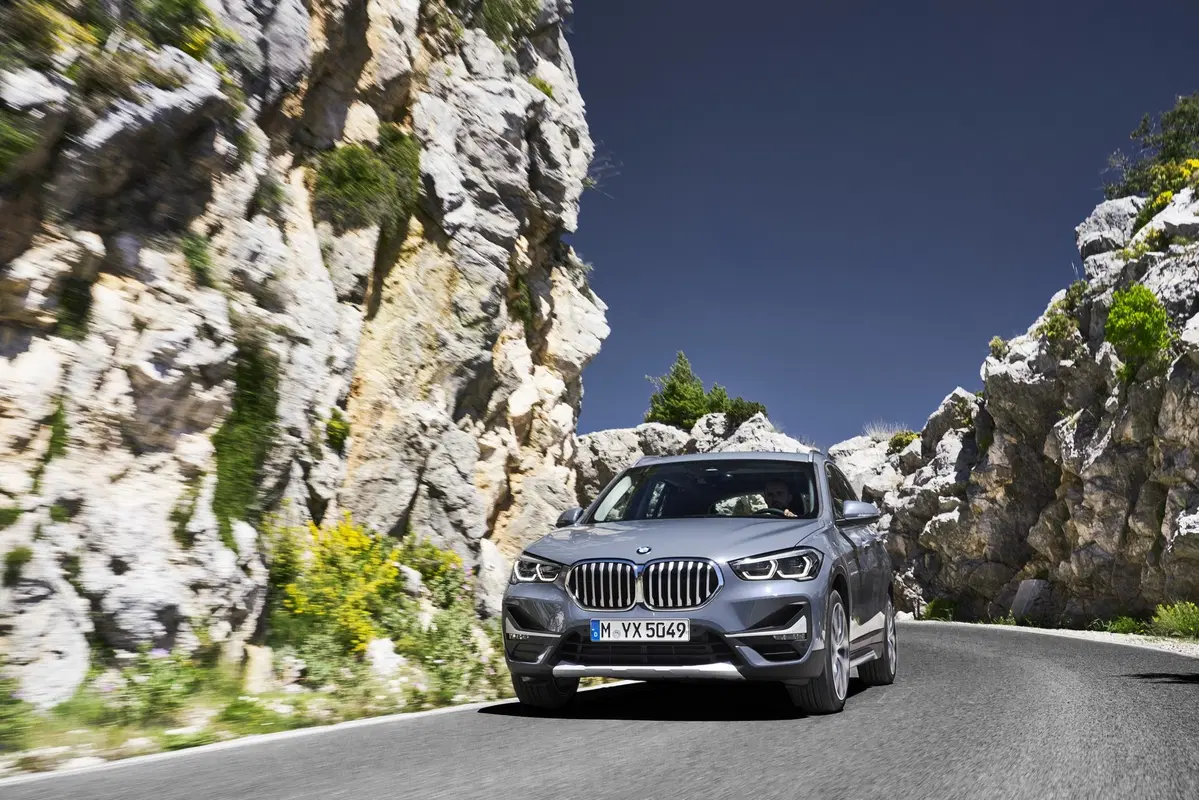 BMW X1 2019: il SUV diventa ibrido plug-in [Foto e video] (5)