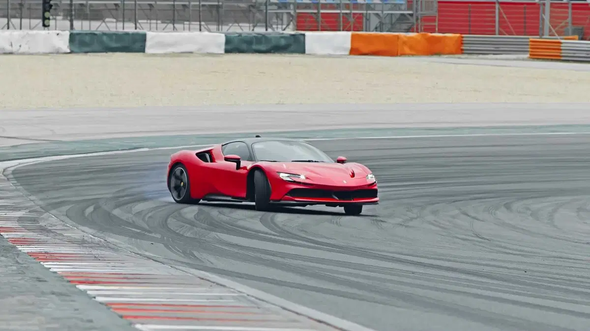 Ferrari SF90 Stradale, una nuova era per il Cavallino (12)