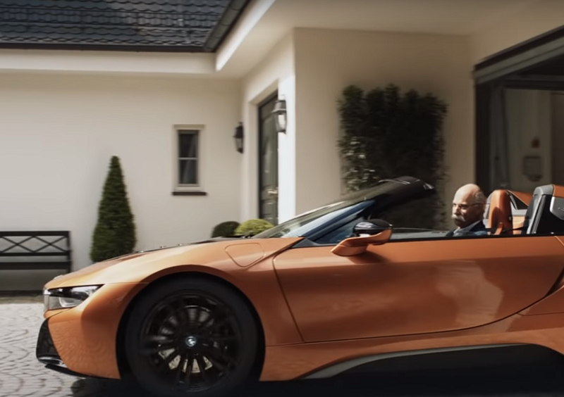 BMW, il divertente omaggio a Zetsche per la sua pensione [Video]