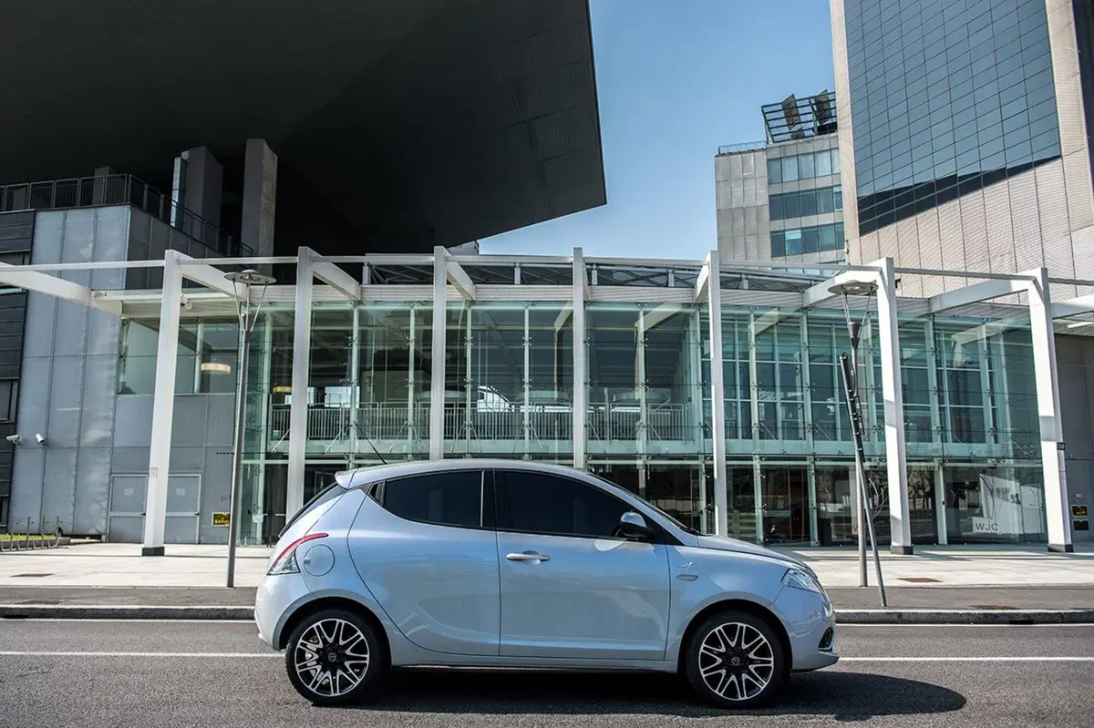 Lancia Ypsilon Mya, quella “fashion” (8)