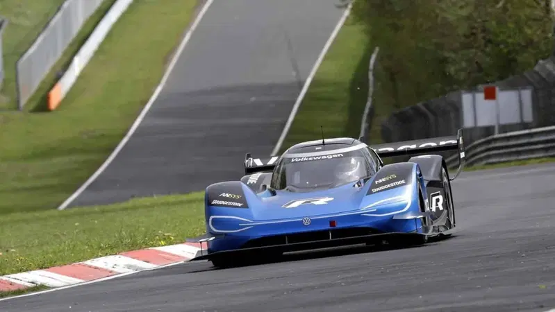 Volkswagen ID.R, record al 'Ring con un tempo spaventoso