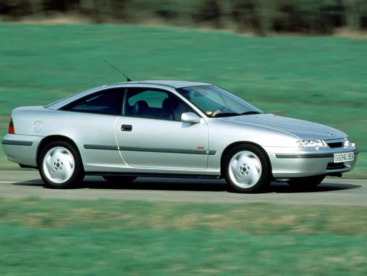 Opel Calibra, la coupé che piaceva anche ai papà (9)