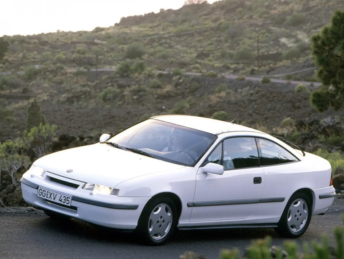 Opel Calibra, la coupé che piaceva anche ai papà (12)