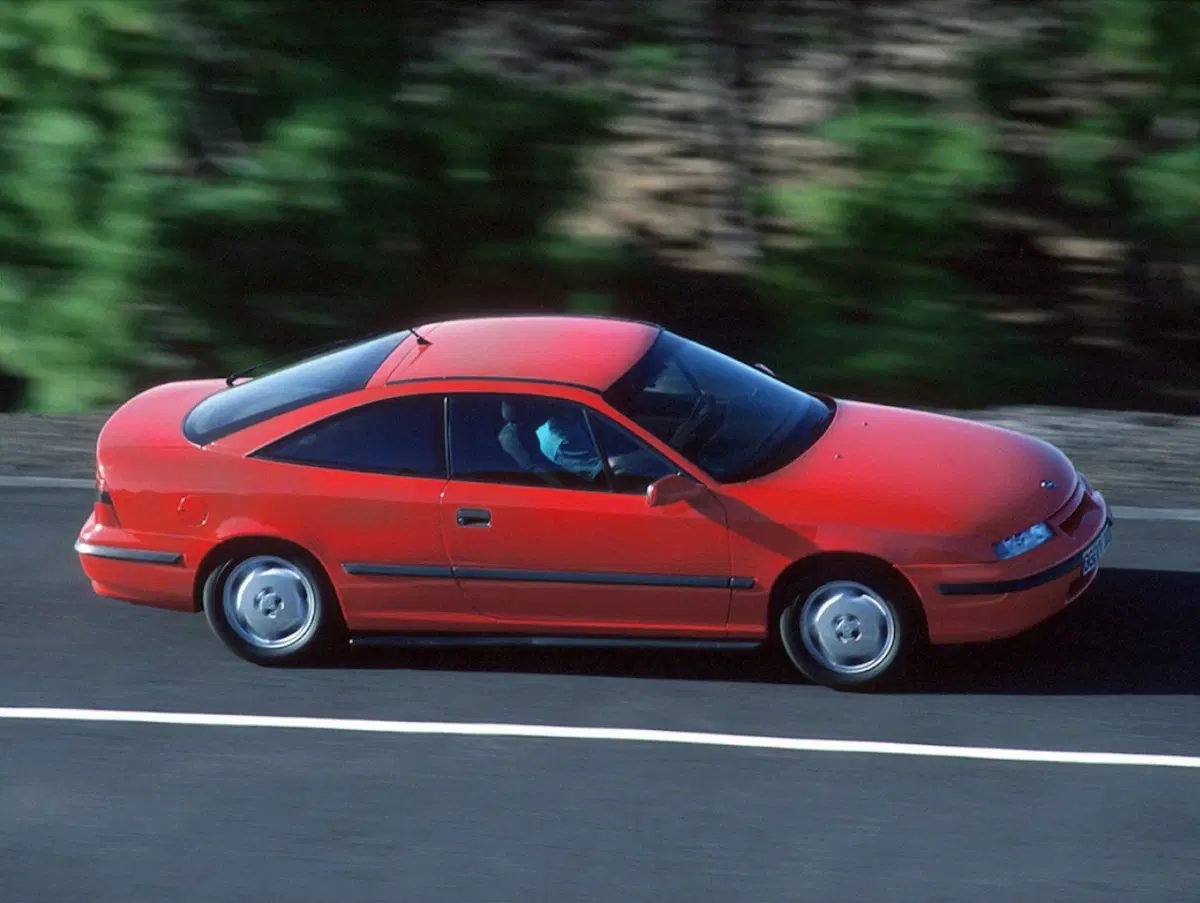 Opel Calibra, la coupé che piaceva anche ai papà (13)