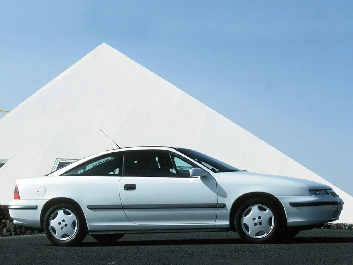 Opel Calibra, la coupé che piaceva anche ai papà (16)
