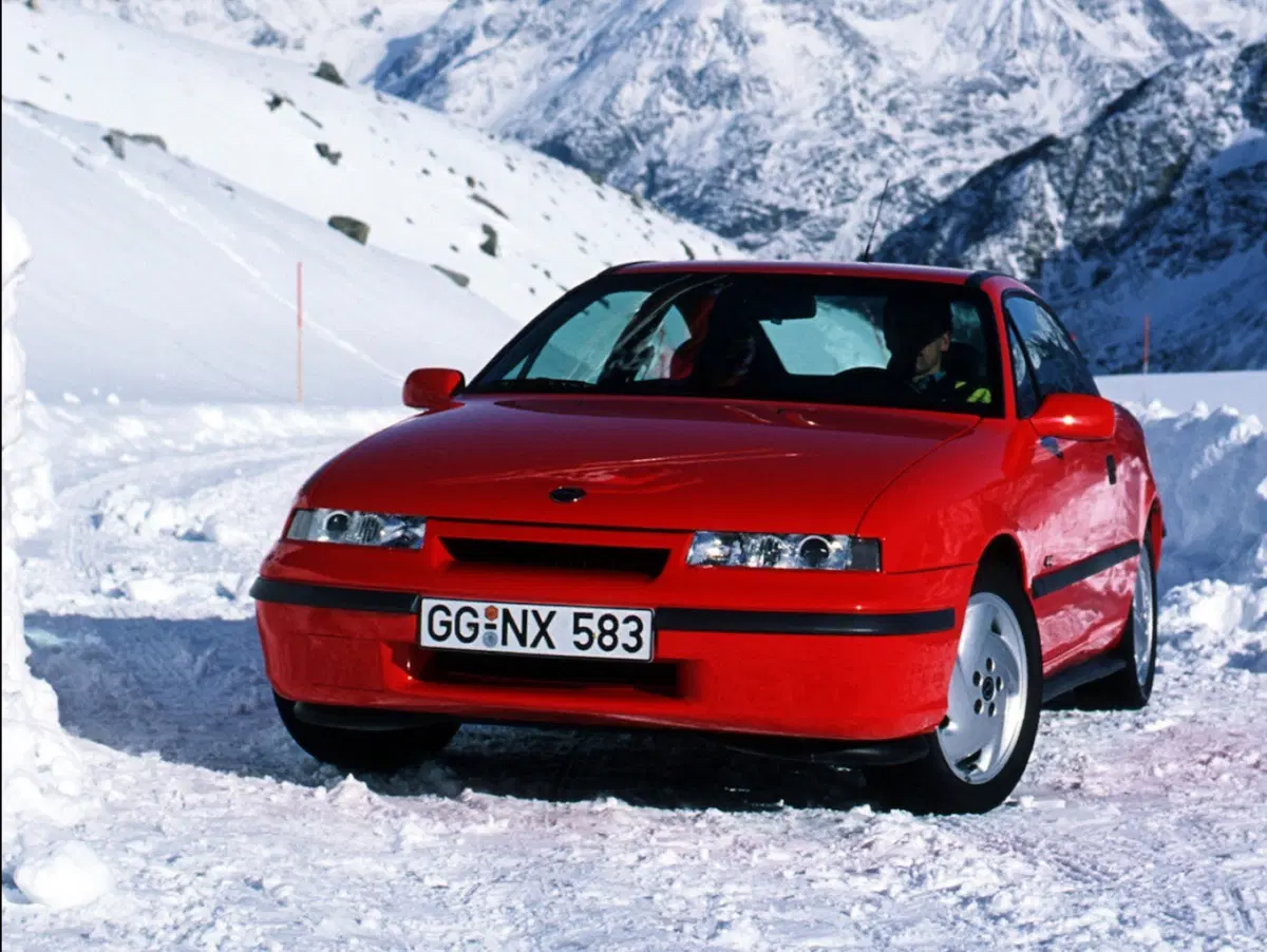 Opel Calibra, la coupé che piaceva anche ai papà (24)