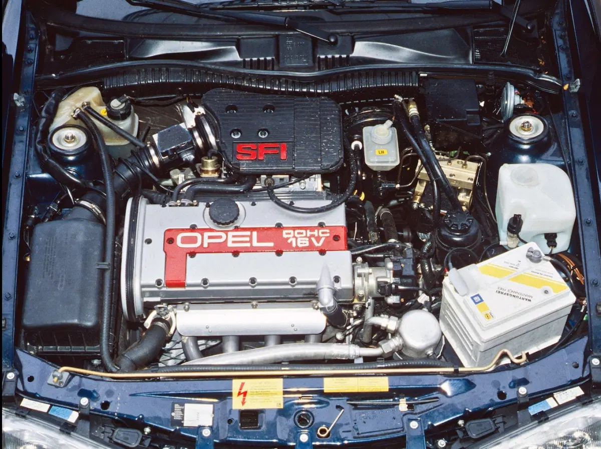 Opel Calibra, la coupé che piaceva anche ai papà (34)