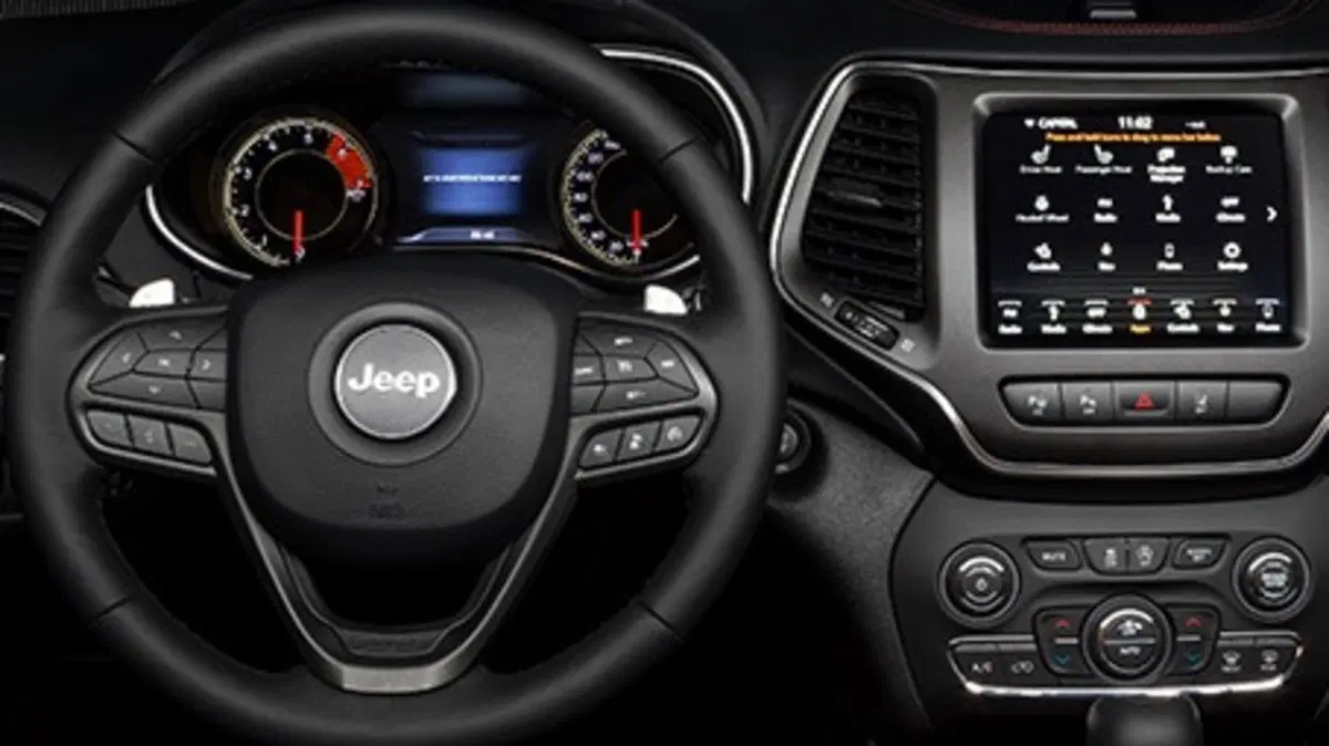 Nuova Cherokee 2019 Trailhawk: col benzina 272 CV è una pura Jeep bella anche in strada (8)
