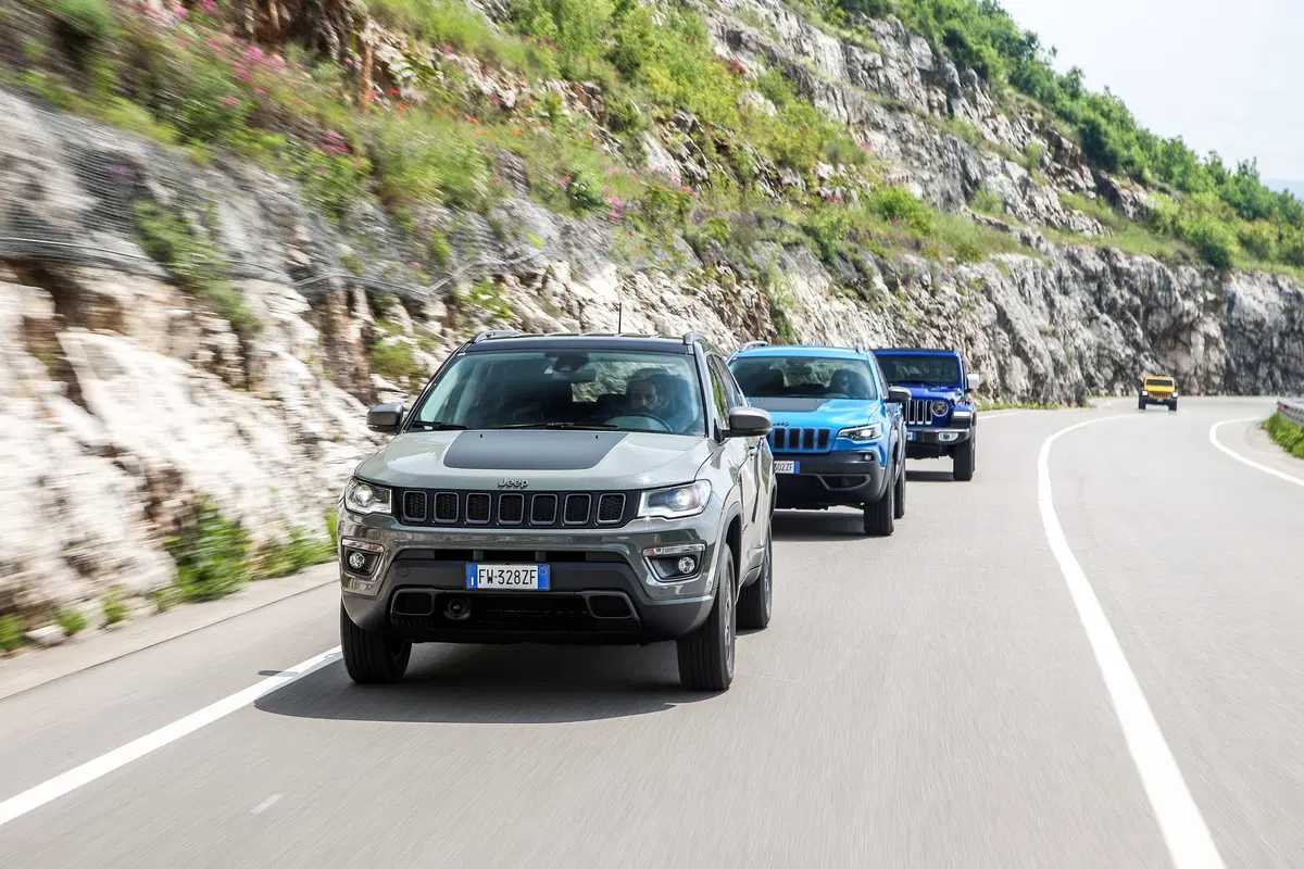Nuova Cherokee 2019 Trailhawk: col benzina 272 CV è una pura Jeep bella anche in strada (9)