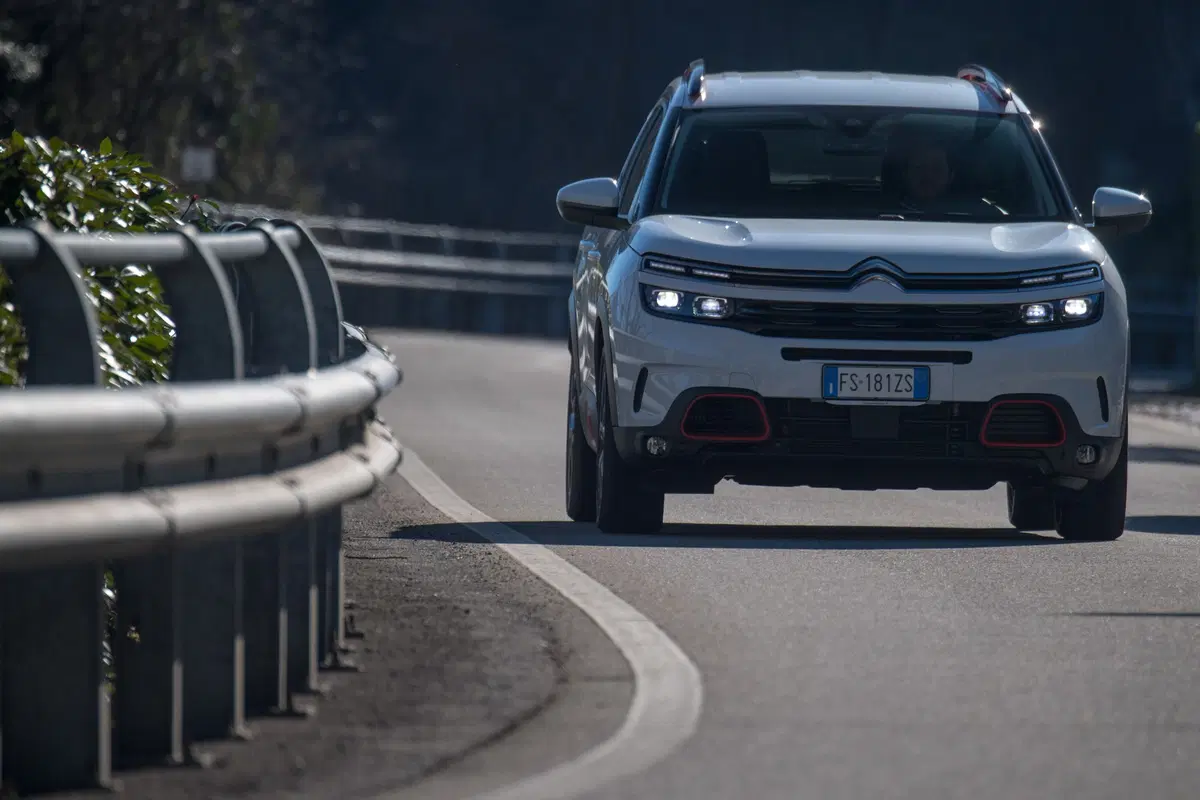 Citroen C5 Aircross, Motori: con EAT8 e nuovo Puretech 180 benzina si è top, attendendo il Plug-in (2)