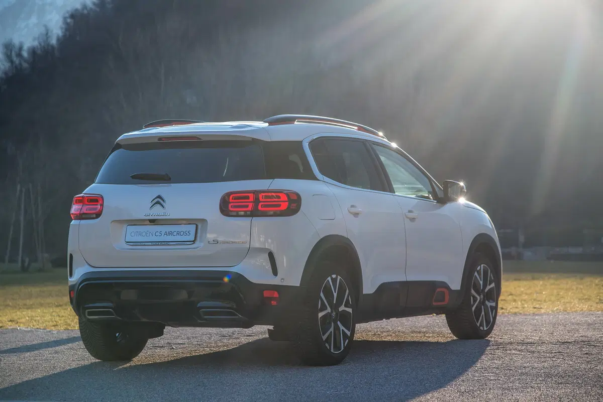 Citroen C5 Aircross, Motori: con EAT8 e nuovo Puretech 180 benzina si è top, attendendo il Plug-in (11)